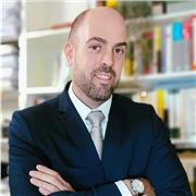 Profesional especializado en Derecho del Trabajo y de la Seguridad Social, imparto clases y formaciones de Derecho Laboral de forma online a estudiantes y a domicilio en empresas